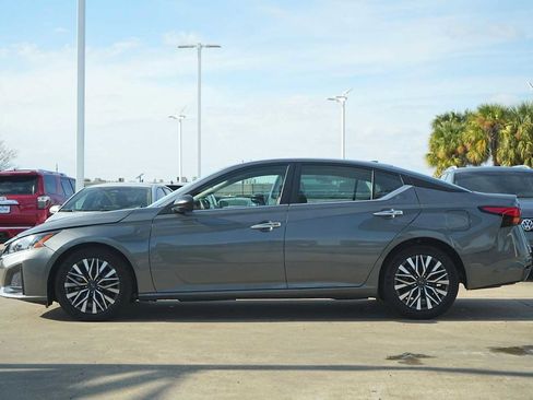 Used 2024 Nissan Altima 2.5 SV image 3