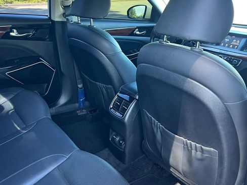 Used 2017 Kia Cadenza Premium image 12