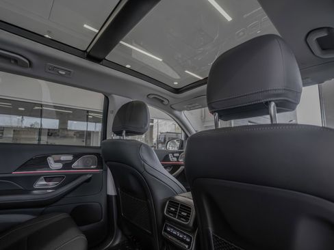 Used 2026 Mercedes-Benz GLS 450 4MATIC image 28
