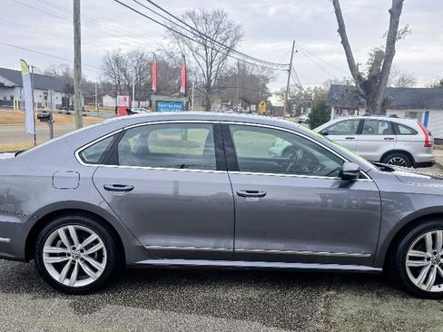 Used 2018 Volkswagen Passat 2.0T SEL Premium image 8