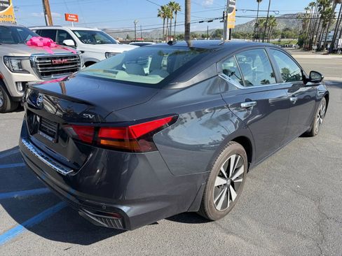 Used 2021 Nissan Altima 2.5 SV w/ SV Premium Package FWD image 8