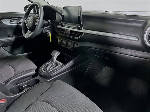 Used 2024 Kia Forte LXS w/ LXS Technology Package image 28