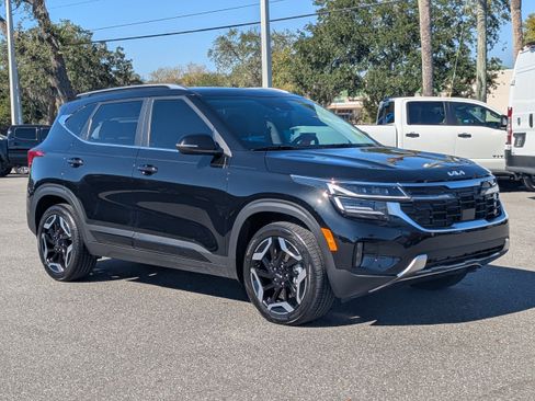 Used 2025 Kia Seltos SX w/ SX Sunroof Package image 2