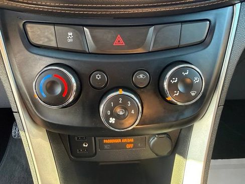 Used 2020 Chevrolet Trax LT w/ Sun & Sound Package AWD/4WD image 17
