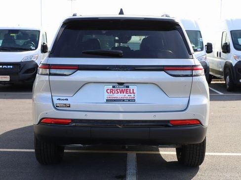 New 2025 Jeep Grand Cherokee Altitude AWD/4WD image 4
