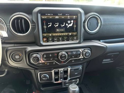 Used 2023 Jeep Gladiator Overland w/ Popular Equipment Package AWD/4WD image 27