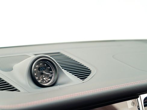 Certified 2026 Porsche Macan AWD/4WD image 24