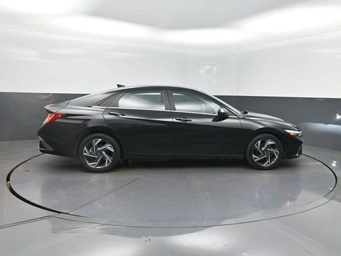 Used 2024 Hyundai Elantra SEL w/ Convenience Package FWD image 33