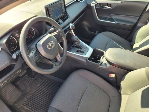 Used 2022 Toyota RAV4 XLE w/ Convenience Package FWD image 10