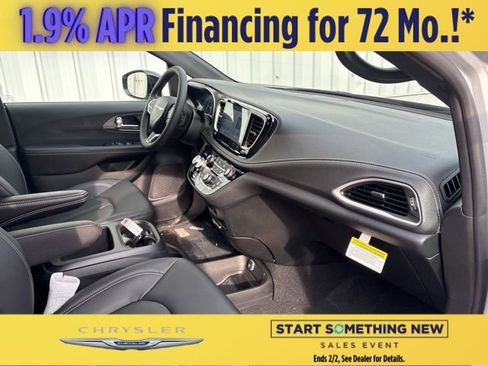 New 2026 Chrysler Pacifica Select image 26