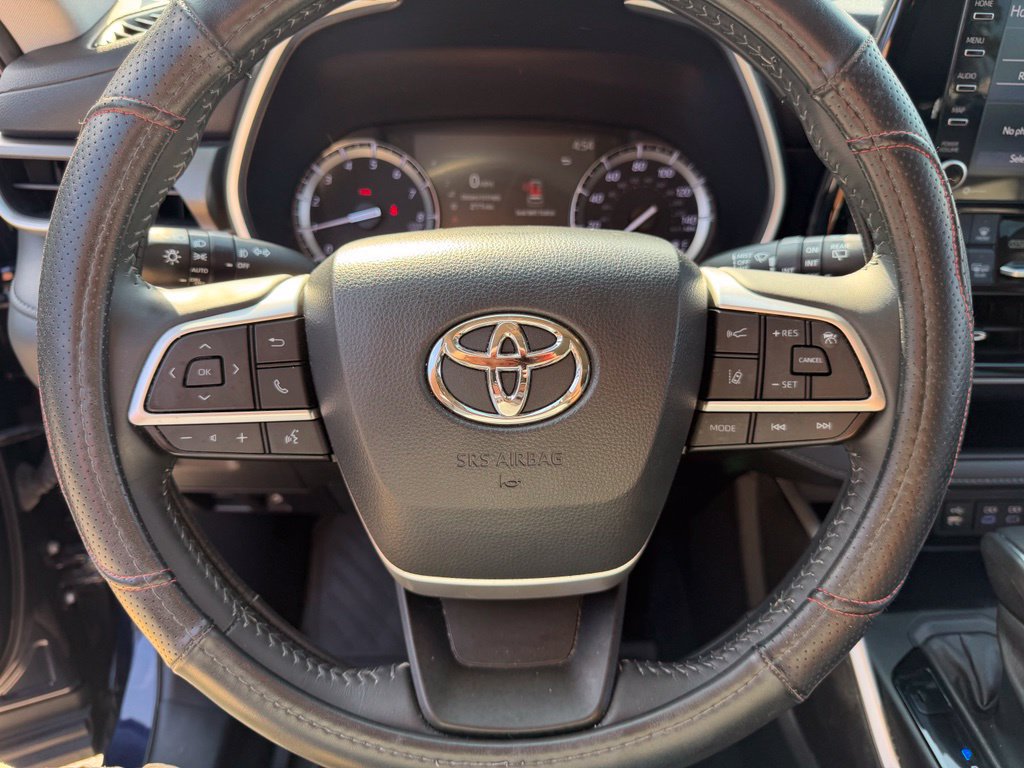 Used 2022 Toyota Highlander XLE AWD/4WD image 26
