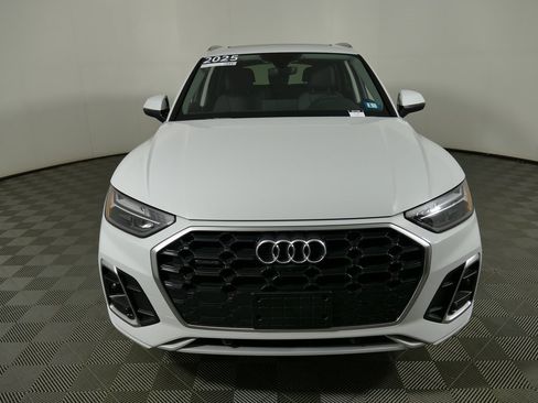 Certified 2025 Audi Q5 2.0T Premium Plus image 8