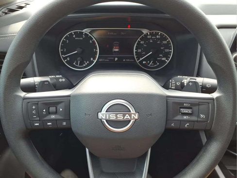 Used 2025 Nissan Rogue S FWD image 14