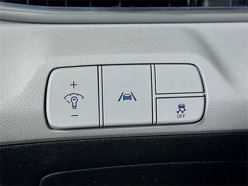 Used 2022 Hyundai Elantra Limited image 21