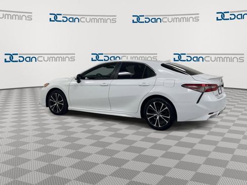Used 2019 Toyota Camry SE FWD image 6