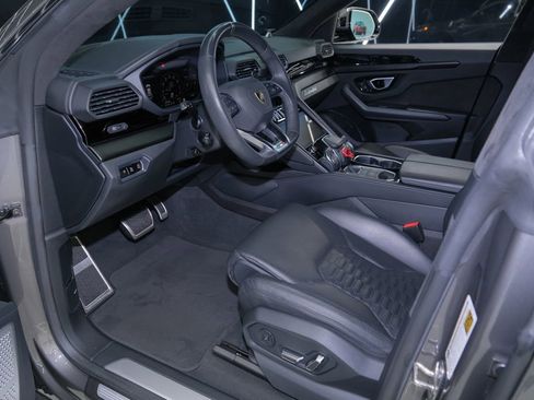 Used 2022 Lamborghini Urus AWD/4WD image 43