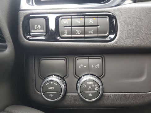 New 2026 GMC Yukon Denali w/ Sun & Power Step Package image 30