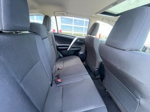 Used 2018 Toyota RAV4 XLE AWD/4WD image 13