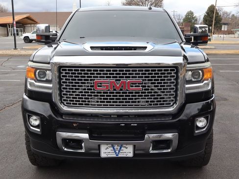 Used 2017 GMC Sierra 2500 Denali w/ Duramax Plus Package image 12