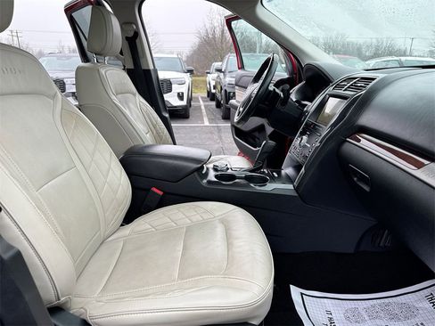 Used 2019 Ford Explorer Platinum image 23