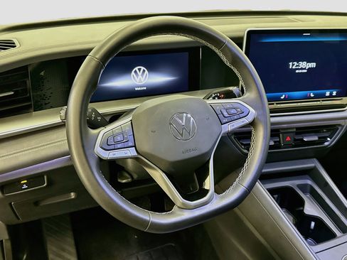 Used 2026 Volkswagen Tiguan SE AWD/4WD image 18