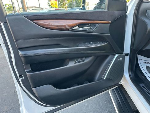 Used 2016 Cadillac Escalade ESV Premium RWD image 10