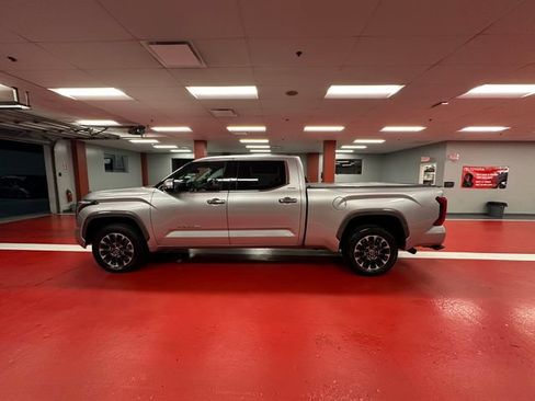 Used 2022 Toyota Tundra Limited w/ Power Package AWD/4WD image 6