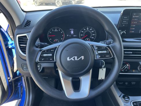 Used 2023 Kia Seltos LX image 25