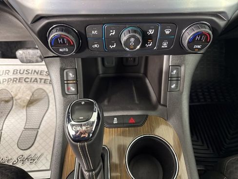 Used 2018 GMC Acadia SLE image 34