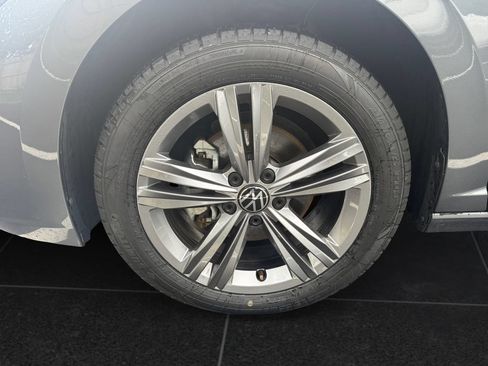 Used 2024 Volkswagen Jetta SE FWD image 9