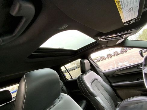 Certified 2025 Jeep Grand Cherokee Altitude image 10