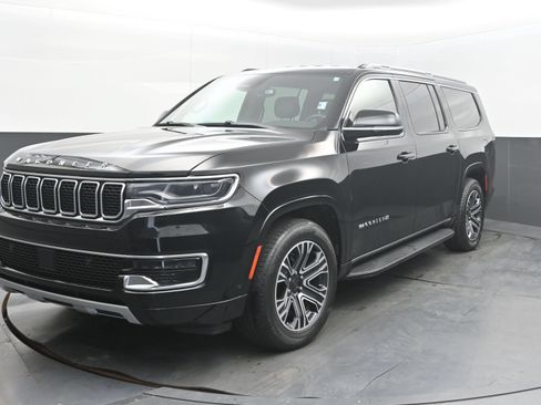Used 2024 Jeep Wagoneer L Series II RWD image 4
