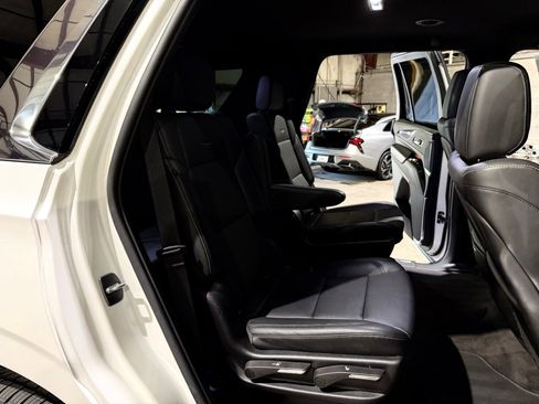 Used 2022 Cadillac Escalade Luxury AWD/4WD image 23