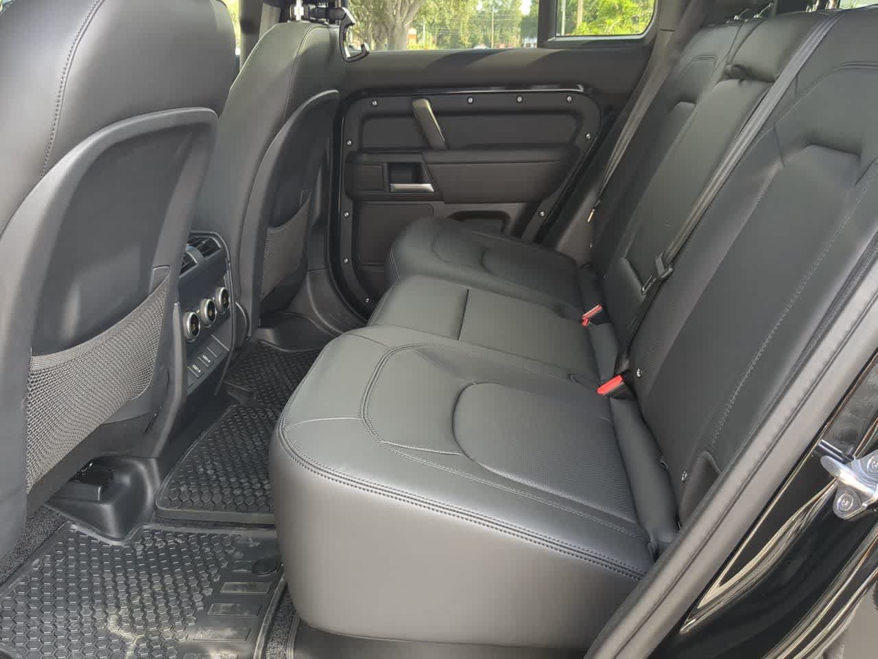 New 2026 Land Rover Defender 110 X-Dynamic SE AWD/4WD image 21