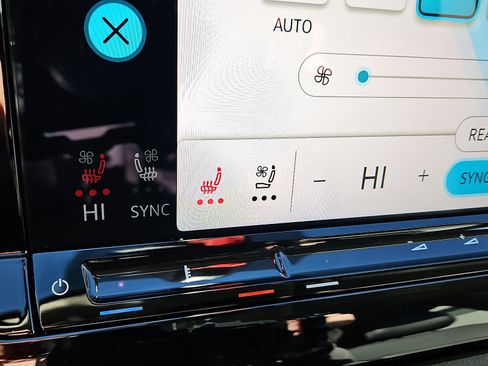 Certified 2025 Volkswagen Atlas SE w/ Panoramic Sunroof Package image 17