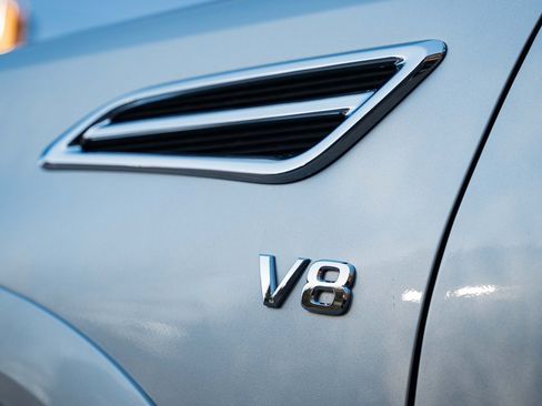 Used 2021 Nissan Armada SV image 3