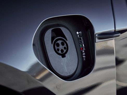 Used 2020 Porsche Taycan Turbo S image 7