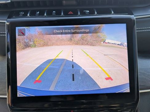 Used 2023 Jeep Grand Cherokee Limited w/ Black Appearance Package image 19