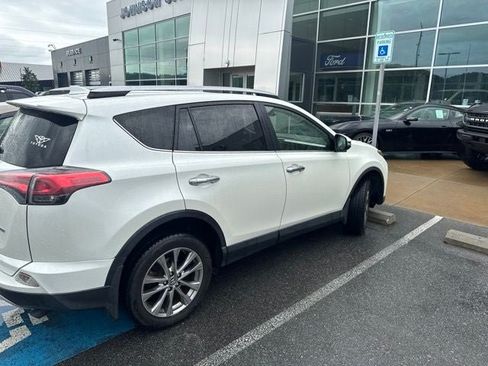 Used 2018 Toyota RAV4 Limited FWD image 10