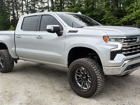 Used 2022 Chevrolet Silverado 1500 LTZ w/ LTZ Premium Package AWD/4WD image 5