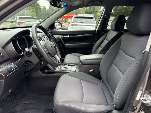 Used 2013 Kia Sorento LX FWD image 10