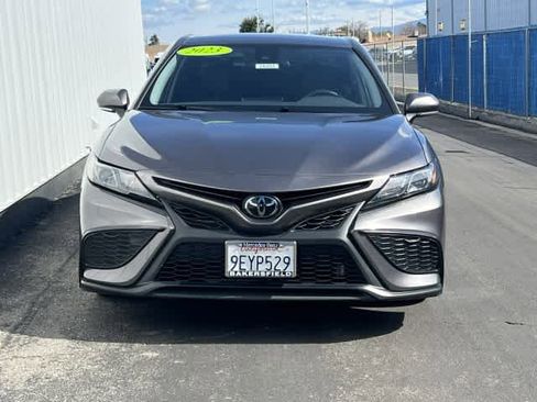 Used 2023 Toyota Camry SE image 2