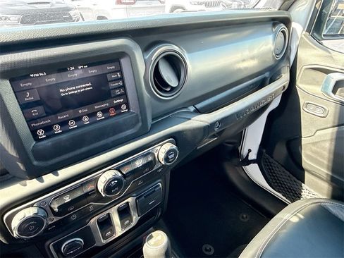 Used 2021 Jeep Wrangler Sport S image 24