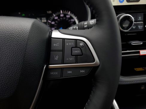 New 2026 Toyota Highlander XLE image 25