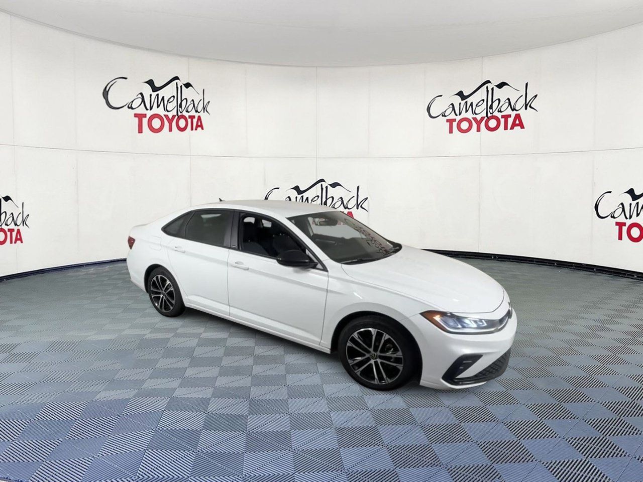 Used 2025 Volkswagen Jetta Sport FWD image 2