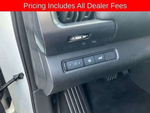 Used 2024 Nissan Pathfinder SL w/ SL Premium Package FWD image 11