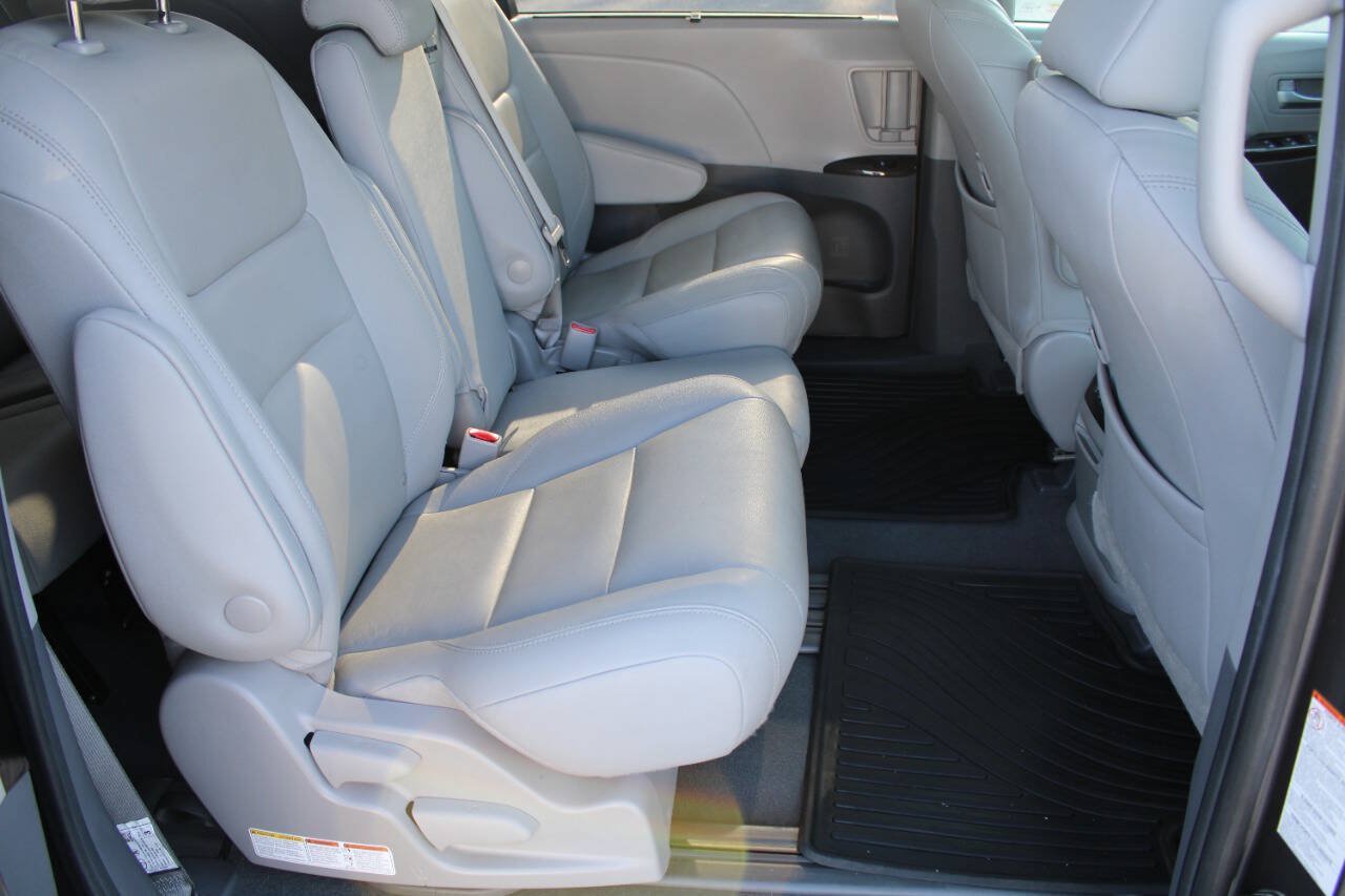Used 2020 Toyota Sienna XLE FWD image 5