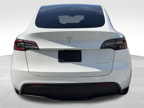 Used 2024 Tesla Model Y Long Range AWD/4WD image 7