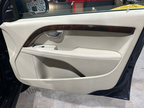 Used 2012 Volvo XC70 3.2 image 18