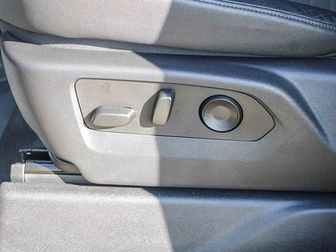 Used 2024 Chevrolet Silverado 2500 ZR2 w/ Technology Package image 20